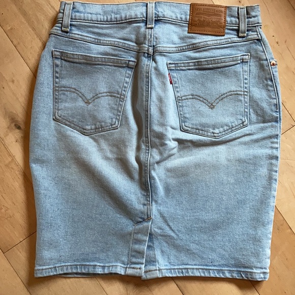 Levi’s high waisted pencil skirt - Picture 2 of 2